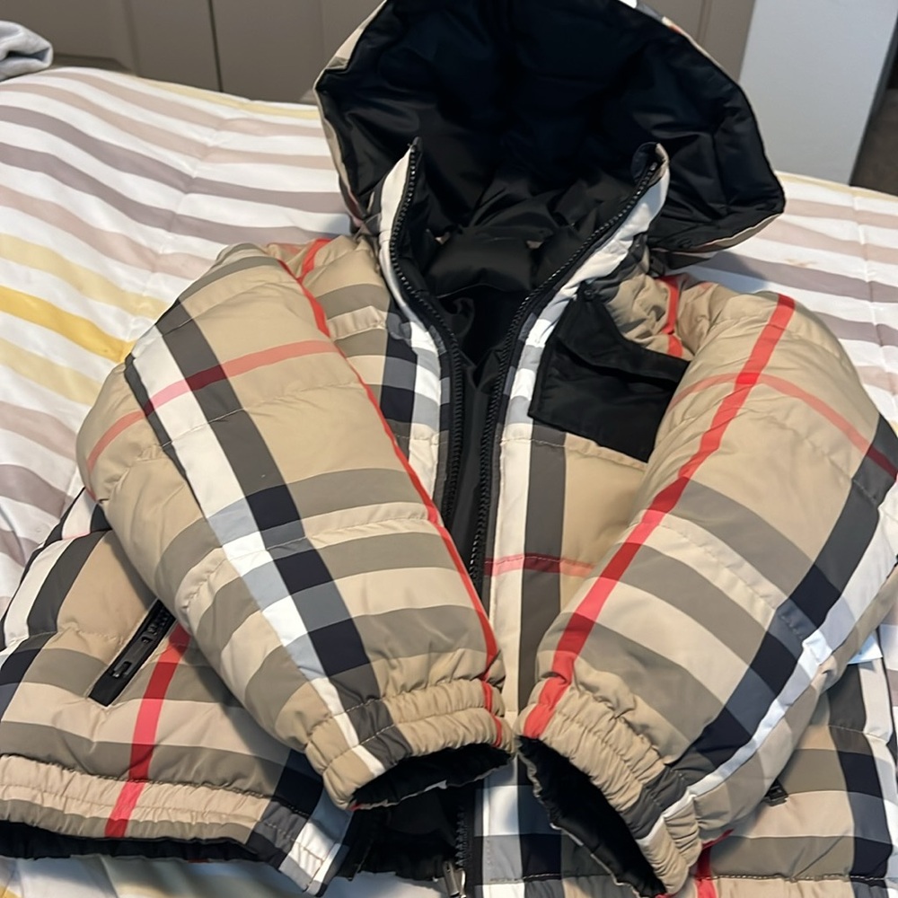 Never been worn I have the original Nordstrom receipt reversible puffy coat